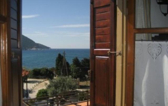Pleoussa Studio And Apartments Skopelos Town Exterior photo