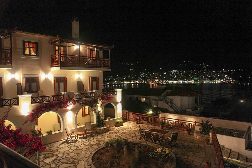 Pleoussa Studio And Apartments Skopelos Town Exterior photo