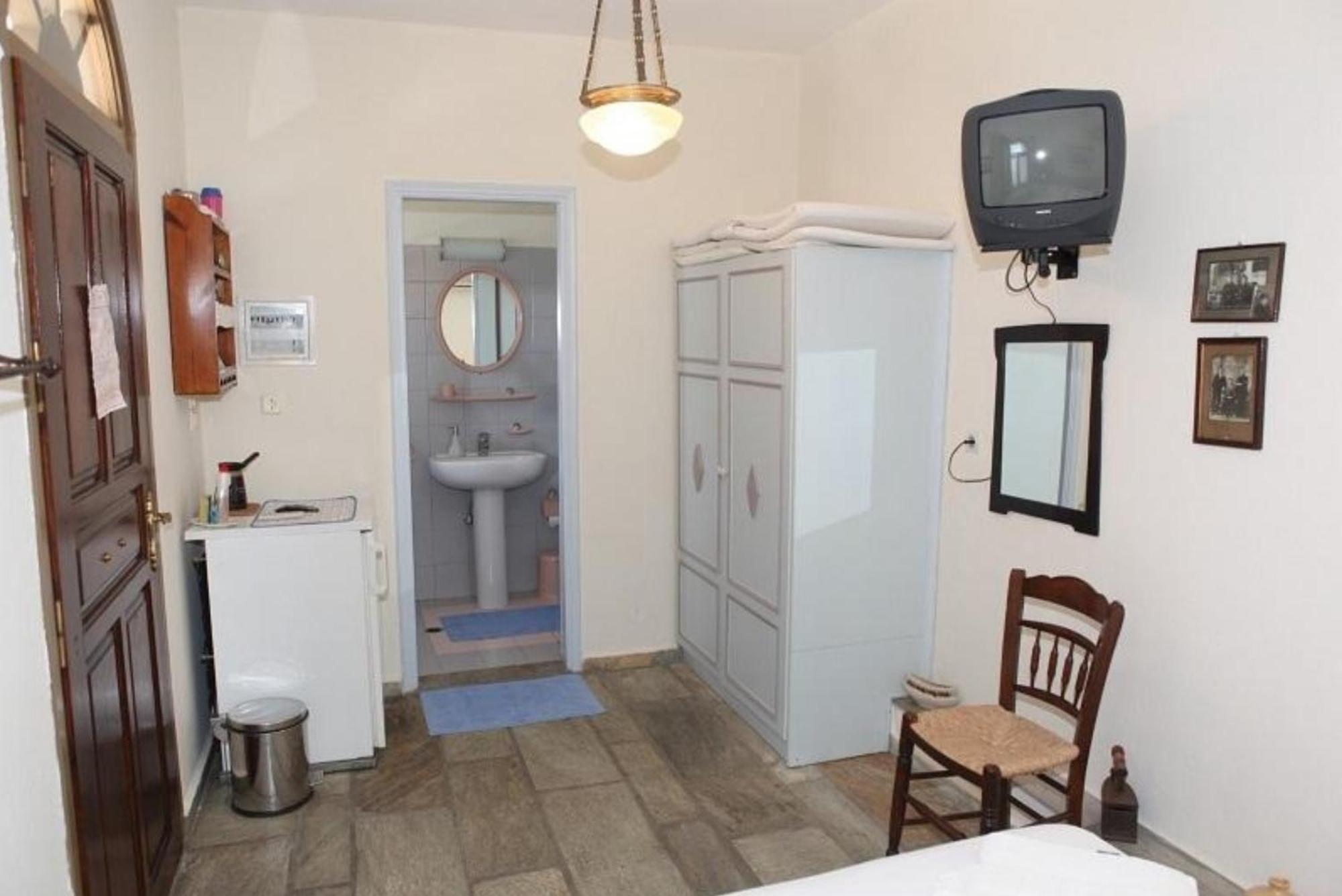 Pleoussa Studio And Apartments Skopelos Town Exterior photo