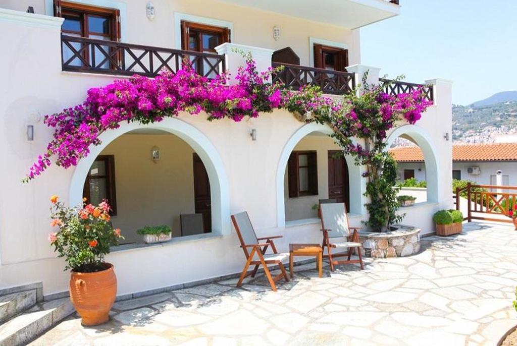 Pleoussa Studio And Apartments Skopelos Town Exterior photo