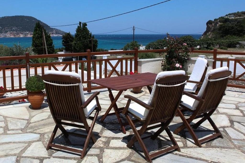 Pleoussa Studio And Apartments Skopelos Town Exterior photo