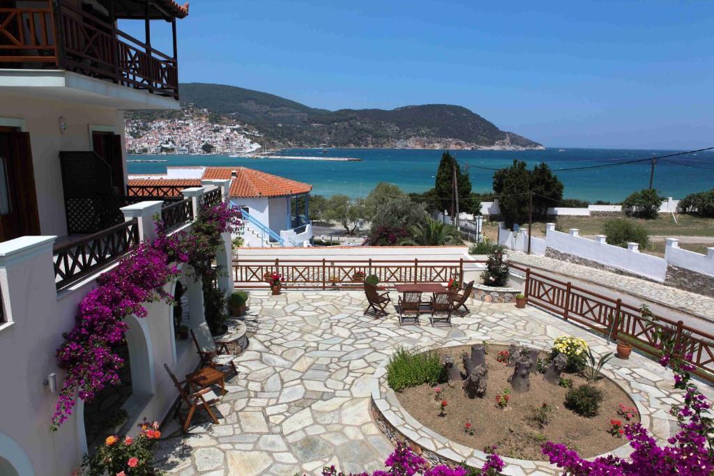 Pleoussa Studio And Apartments Skopelos Town Exterior photo
