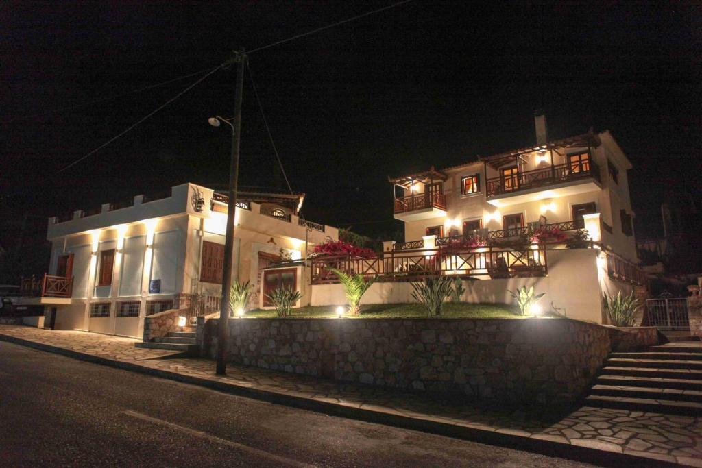 Pleoussa Studio And Apartments Skopelos Town Exterior photo