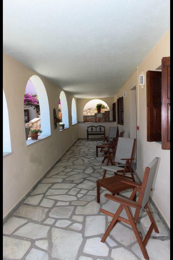 Pleoussa Studio And Apartments Skopelos Town Exterior photo